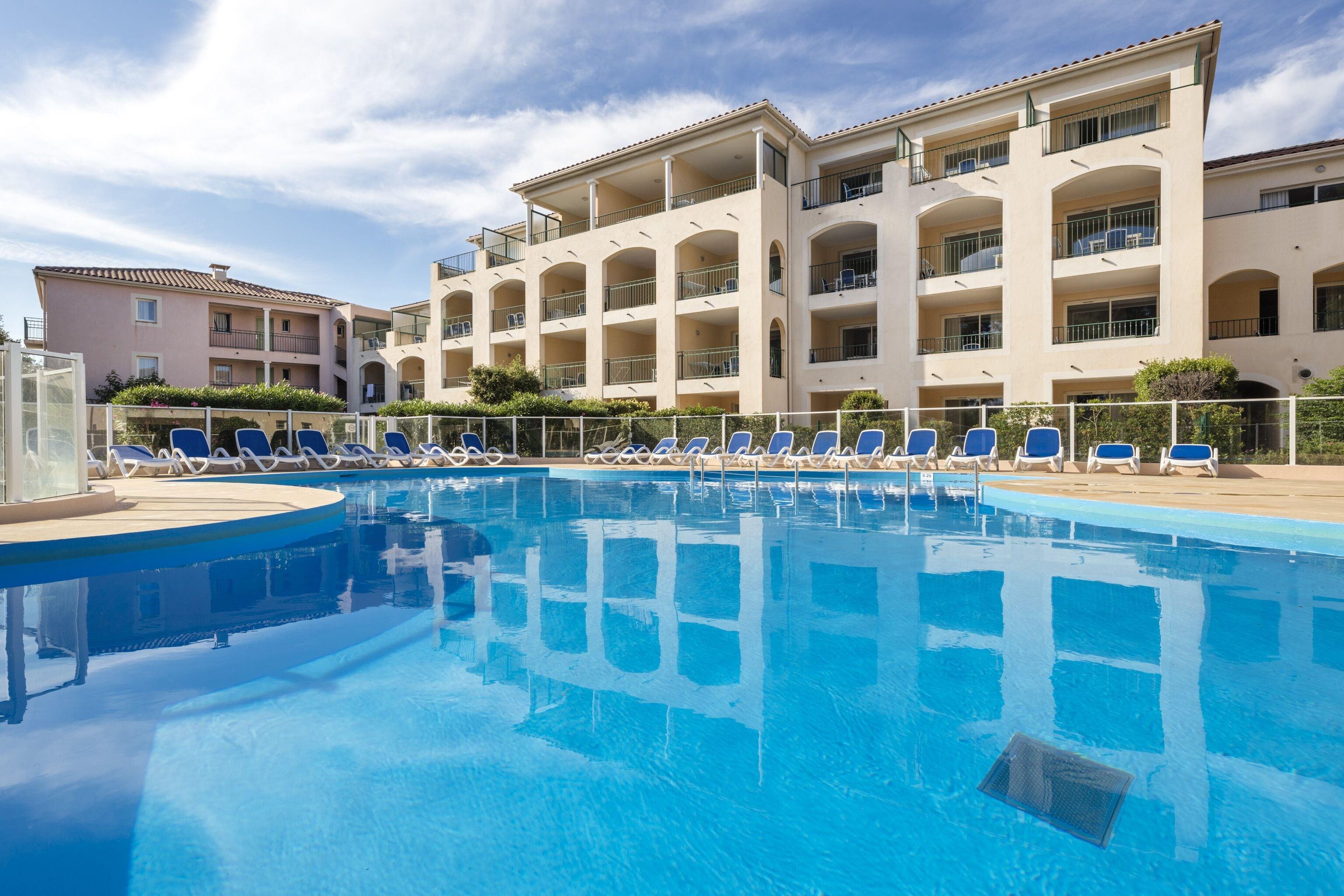 4 Hôtels Centraux près de Sv Jet à Six-Fours-les-Plages