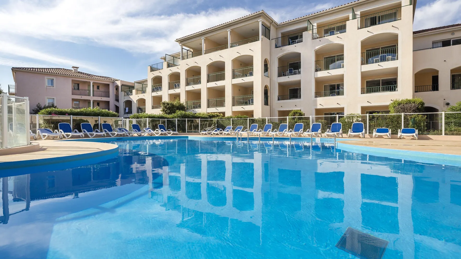 4 Hôtels Centraux près de Sv Jet à Six-Fours-les-Plages